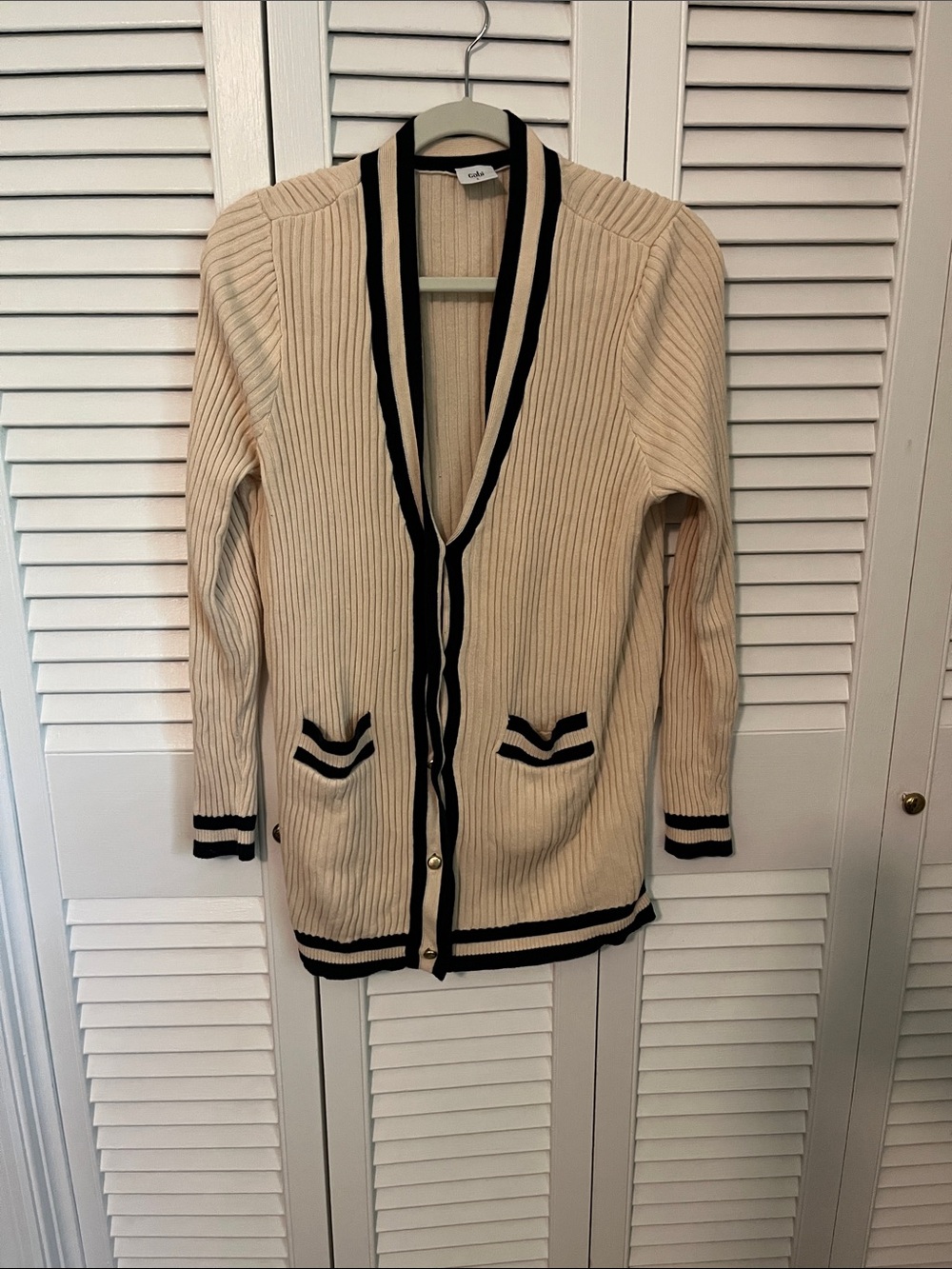 Chic Cream Ribbed Cardigan with Navy Trim